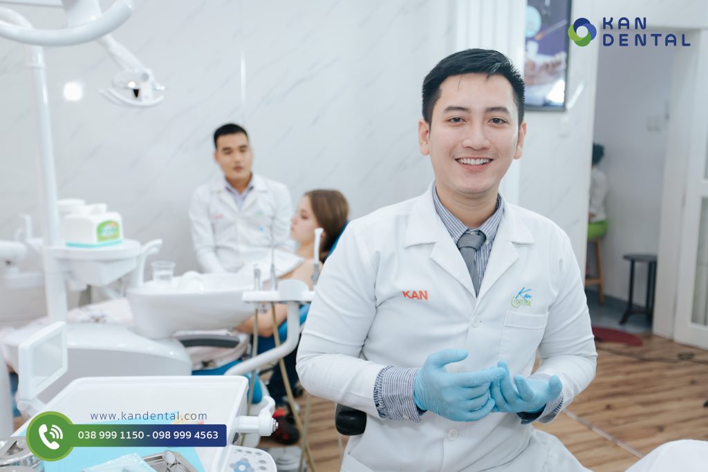 Bác sĩ Lê Hữu Khánh Anh (Bác sĩ Kan) tại phòng khám KAN Dental